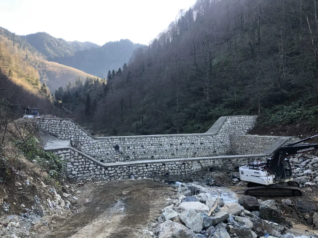 Güce HES Taşkın Koruma Projesi uygulama görüntüsü 7