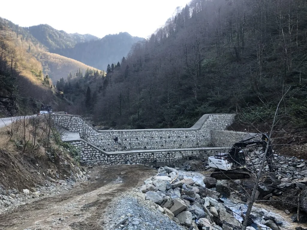 Güce HES Taşkın Koruma Projesi uygulama görüntüsü 8